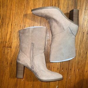 🎯 Target Boots “Universal Thread” NWT